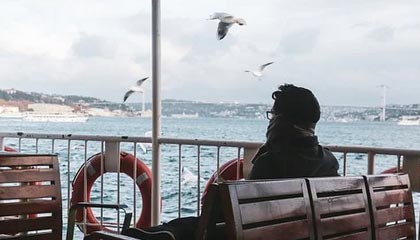 九游娱乐官方-伊朗队中场贝尔特拉在巴黎奥运会上展现出强大的进攻组织能力，伊朗拉什特